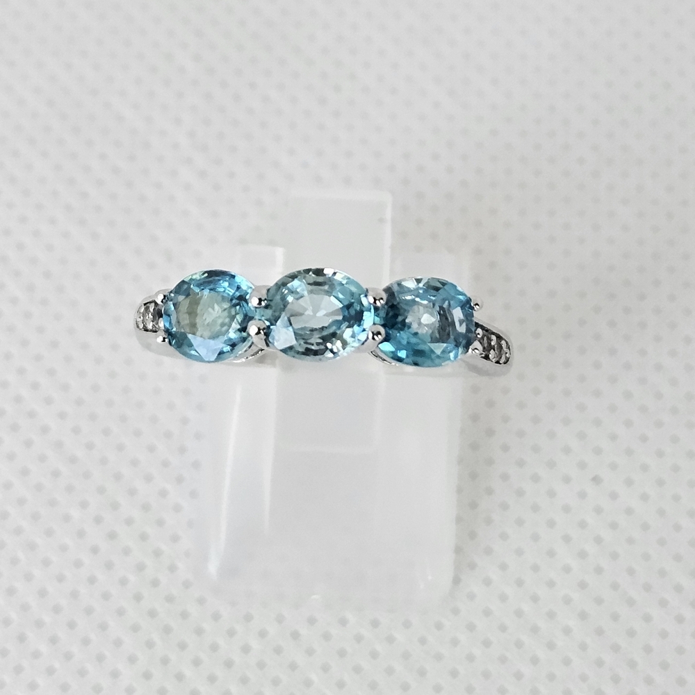 Genuine Swiss Blue Topaz Ring In Rhodium Over Sterling Silver. Size 6. NWT